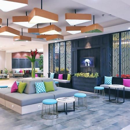 Palm Park Hotel Surabaya Esterno foto