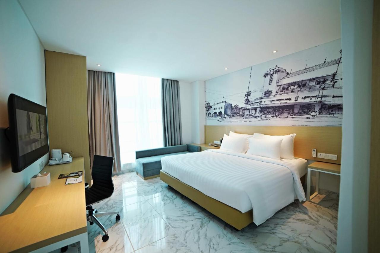 Palm Park Hotel Surabaya Esterno foto