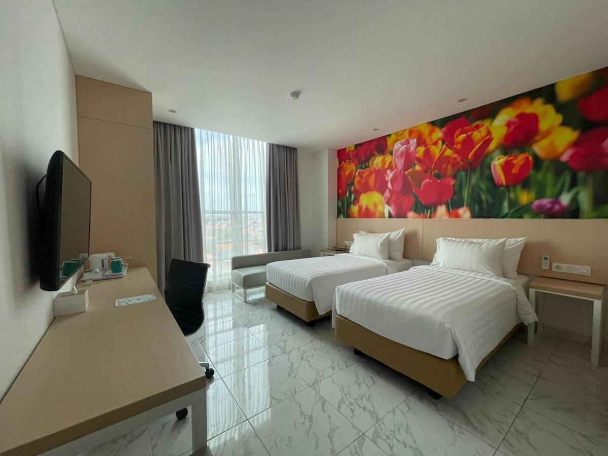 Palm Park Hotel Surabaya Esterno foto