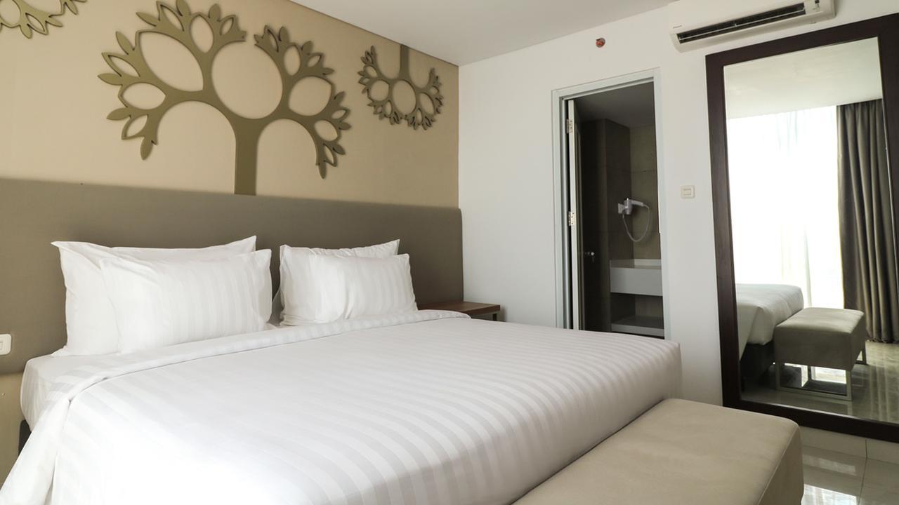 Palm Park Hotel Surabaya Esterno foto