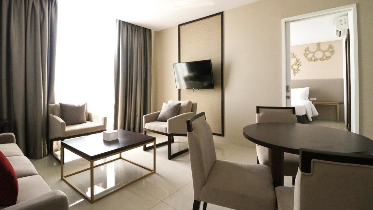 Palm Park Hotel Surabaya Esterno foto