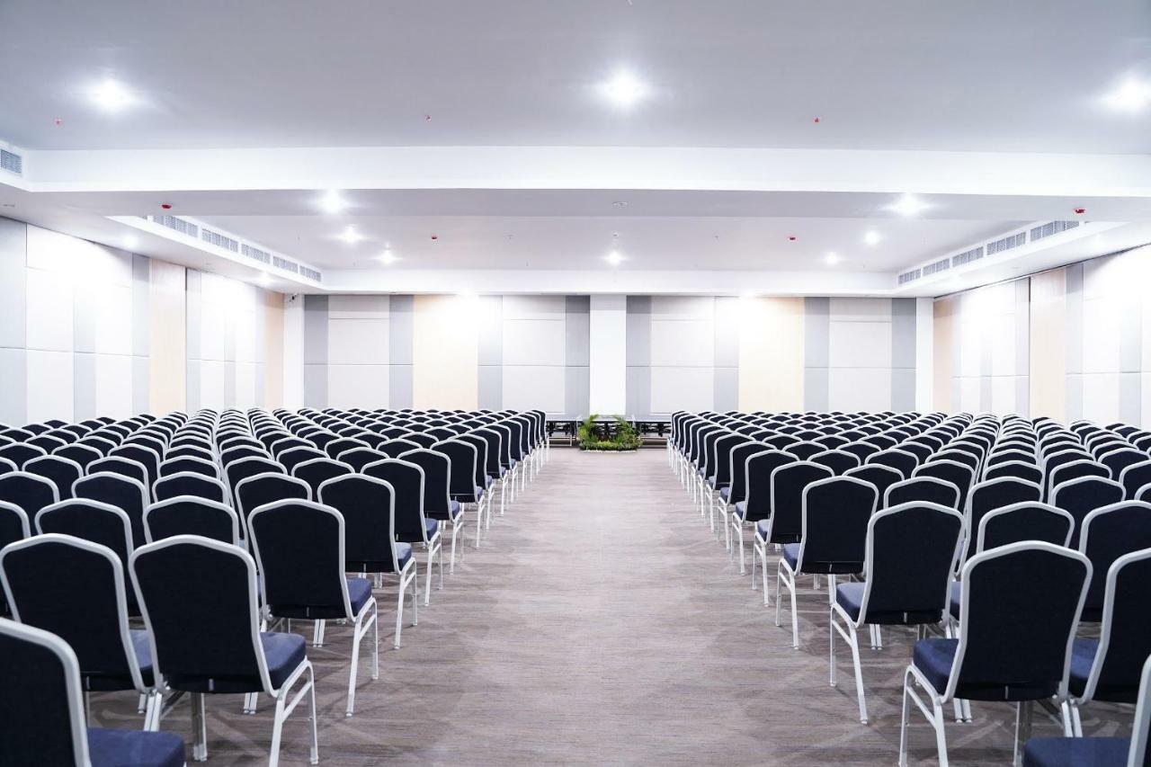 Palm Park Hotel Surabaya Esterno foto